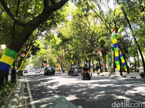 Suasana jalan di Kota Bandung.