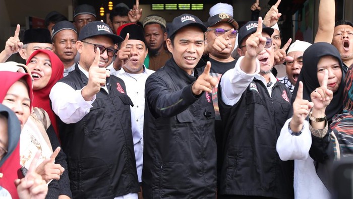 UAS saat berkunjung ke rumah pemenangan Nuryanto-Hardi di kawasan Batam Center, Batam. (Foto: Istimewa).