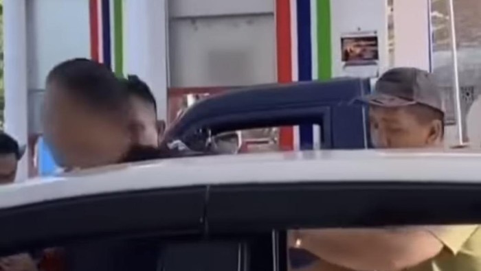 Pria bernama Erwin (45) di Kabupaten Wajo, Sulawesi Selatan (Sulsel), membawa badik dan mengamuk di SPBU Amessangeng Wajo.