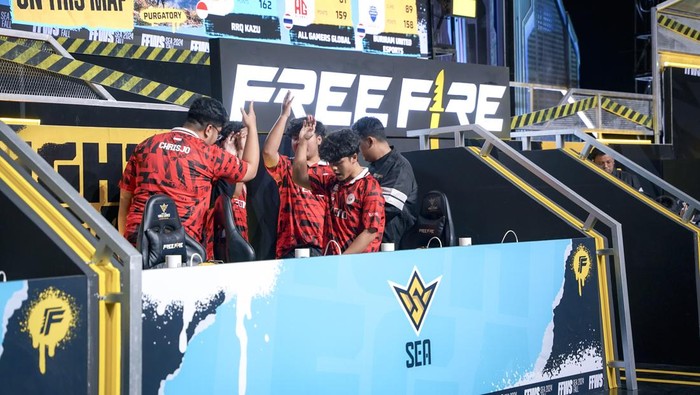 Babak knockout stage FFWS SEA 2024 Fall telah berakhir. Sudah ada 12 tim yang berhasil lolos ke grand final, dan tiga di antaranya berasal dari Indonesia.