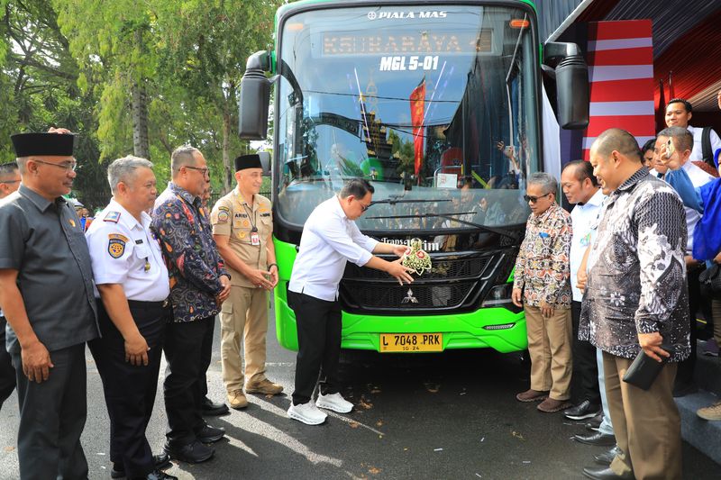 Adhy Resmikan Trans Jatim Koridor V
