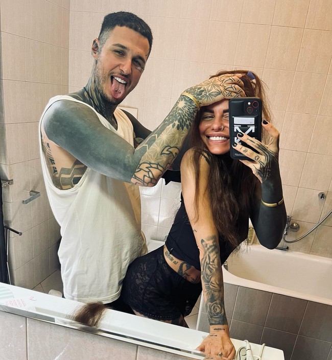 Hal tersebut terungkap dalam iklan yang diunggah Alessia beberapa waktu lalu di Facebook. Dalam postingannya, wanita itu mengaku sedang mencari rumah dengan dua atau tiga kamar di Turin, Italia sebagai tempat tinggal mereka.Foto: Dok. Instagram @essia_e_basta8