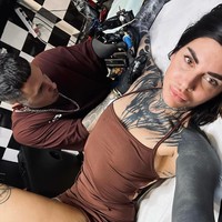 Mirisnya, ketika menemukan berbagai komentar jahat di kolom komentar, mereka mengaku sudah terbiasa. Alessia mengaku mendapatkan paling banyak ujaran kebencian.  “Setiap hari, kamu harus bergelut dengan orang-orang jahat yang menyinggung kami dengan kata-kata yang mengganggu, terutama aku, karena aku paling sensitif dengan kritikan kebencian,” kata Alessia kepada Whats The Jam. Foto: Dok. Instagram @essia_e_basta8