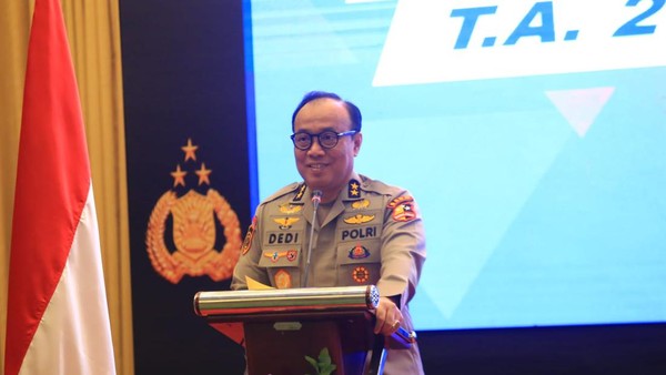 Porno: doggystyle lanet va eshak ustida cum