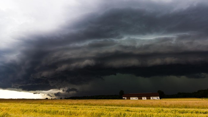 Ilustrasi awan arcus, awan badai, cuaca buruk, atau cuaca ekstrem