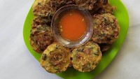 Waroeng Teteh Betty dikenal di Jakarta Barat sebagai rujukan untuk menyantap makanan khas Pontianak. Salah satu andalan mereka adalah bakwannya besar dan saus cocolan yang pedas segar. Foto: Istimewa