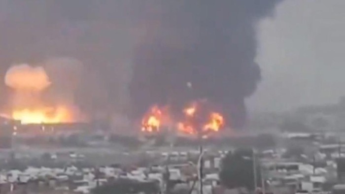 Smoke and fire are seen following Israeli strikes, in Hodeidah,⁢ Yemen, ⁢in this screengrab obtained from a social media video ‍released on September 29, 2024. Social Media/via REUTERS THIS IMAGE HAS ⁣BEEN SUPPLIED BY A THIRD⁤ PARTY. NO RESALES. NO‍ ARCHIVES.