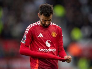 Bruno Fernandes Minta Maaf ke Ten Hag, Malah Disemprot Keane!