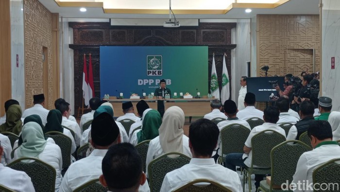 Cak Imin membaiat 68 kadernya yang terpilih sebagai anggota DPR RI. (Taufiq/detikcom)