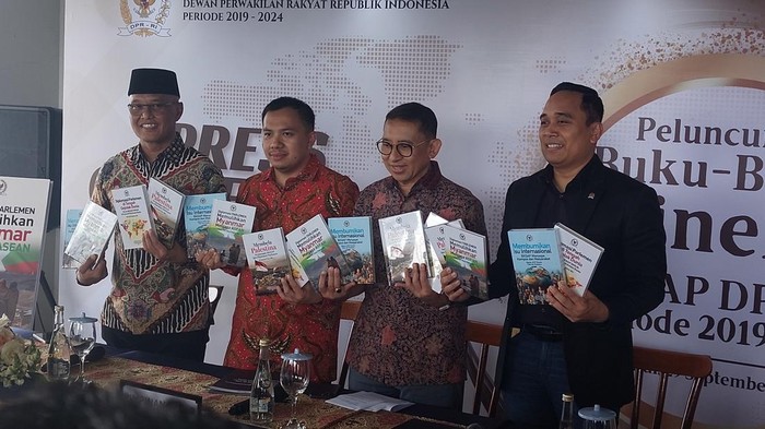 Fadli Zon saat meluncurkan empat buah buku kinerja BKSAP periode 2019-2024 di Sentul, Bogor, Jawa Barat, Minggu (29/9/2024).