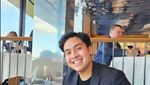 Gaya Jerome Polin Saat Makan di Warteg hingga Warung Pecel Lele