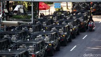Rantis milik TNI berjejer di Jl Merdeka Barat, Jakarta Pusat, Senin (30/9/2024).  