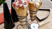 Orang Italia diketahui begitu sensitif dengan makanan mereka, termasuk pizza. Tetapi pernah populer dan mendunia sajian pizza cone yang bikin penasaran. Foto: Istimewa