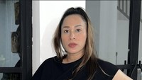 Inong Ayu, istri dari Abimana Aryasatya mengumumkan kelahiran anak kelimanya yang berjenis kelamin perempuan. Kehadiran anak kelimanya itu menambah kebahagiaan keluarga mereka. Foto: Instagram @inong_ayu