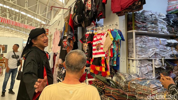 Ipong saat berada di pasar Legi Ponorogo.