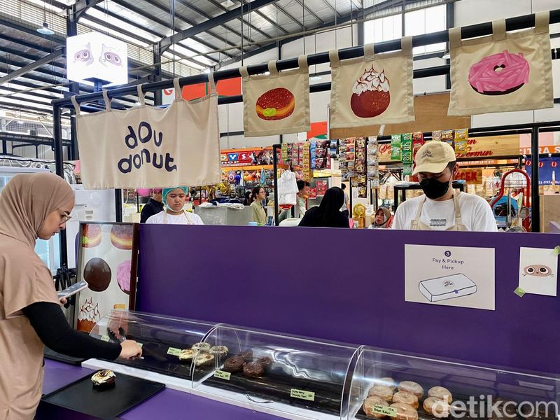 Jajan di Fresh Market Bintaro, Ada Corn Ribs hingga Pisang Goreng Kaya