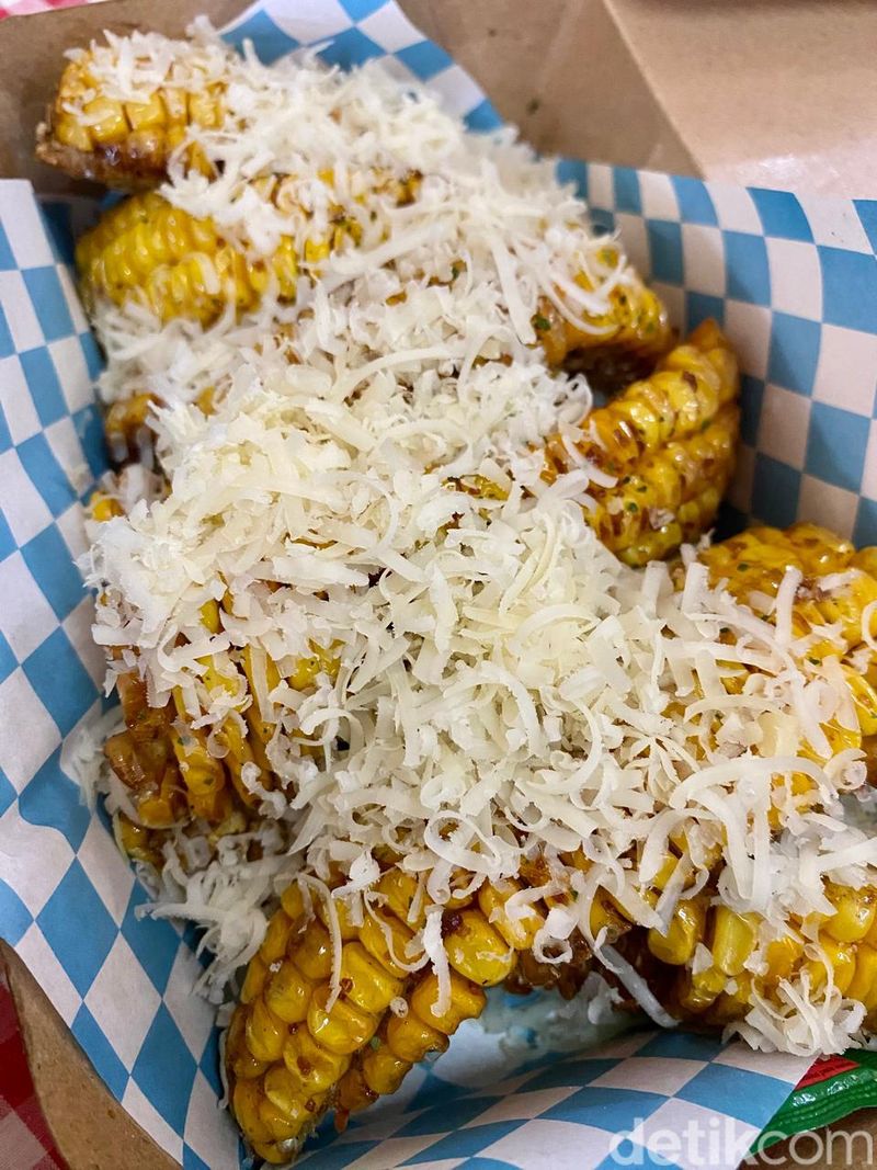 Jajan di Fresh Market Bintaro, Ada Corn Ribs hingga Pisang Goreng Kaya