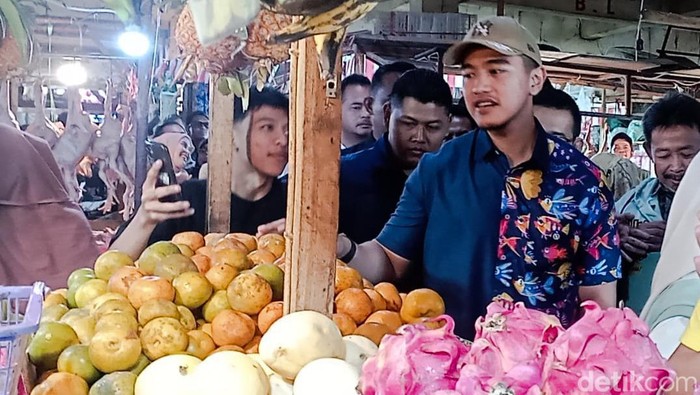 Kaesang Pangarep saat Blusukan di Pasar Panorama Lembang