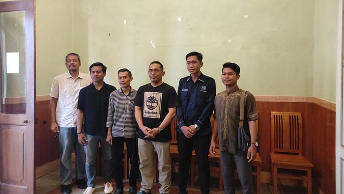Kapolres Probolinggo Kota AKBP Oki Ahadian bersama mahasiswa usai dialog