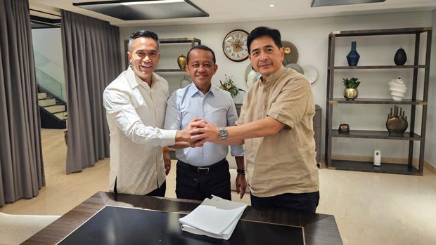 Ketua Umum Kadin Indonesia periode 2021-2026 Arsjad Rasjid, Menteri ESDM Bahlil Lahadalia, dan Ketua Umum Kadin Indonesia versi Munaslub 14 September 2024 Anindya Bakrie di Jakarta. (Dok. Istimewa)