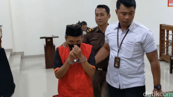 kiai dan anak cabuli santri ponpes trenggalek