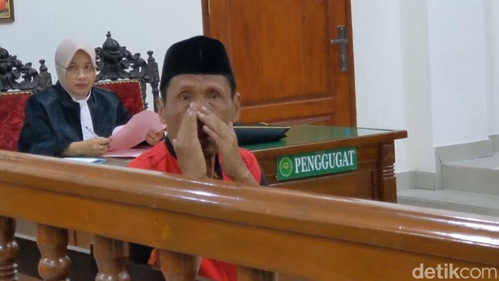 kiai dan anak cabuli santri ponpes trenggalek
