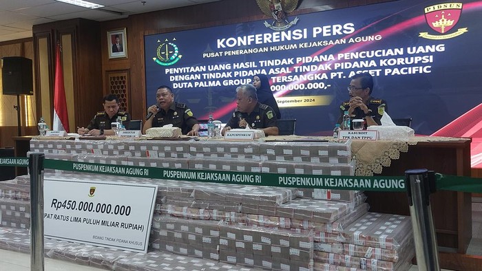 Konferensi pers Kejagung terkait penyitaan uang kasus korupsi (Rumondang/detikcom)