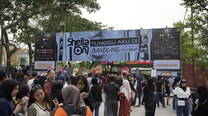 Konser Sheila On 7 di Bandung