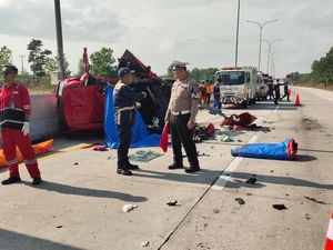 Penampakan Ringseknya Sigra Seusai Hantam Truk di Tol Lampung, 2 Orang Tewas