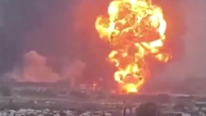 Ledakan Besar di Pelabuhan Yaman Akibat Serangan Israel