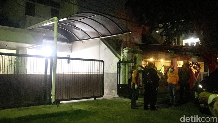 Lokasi rumah di Jalan Dharmahusada Indah Barat, Surabaya yang dibobol maling saat kosong