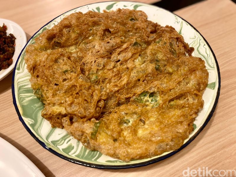 Mak Penyet Bu Darmi, restoran baru milik Ashanty yang menawarkan menu ayam penyet berempah