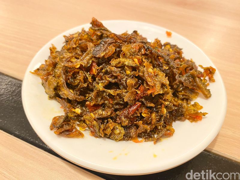 Mak Penyet Bu Darmi, restoran baru milik Ashanty yang menawarkan menu ayam penyet berempah