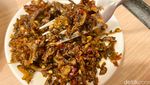 Sedap! Cicip Ayam Penyet Sambal Kemiri di Resto Baru Ashanty