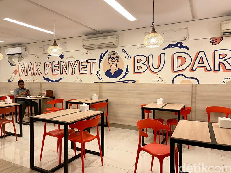 Mak Penyet Bu Darmi, restoran baru milik Ashanty yang menawarkan menu ayam penyet berempah