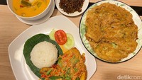 Menu yang ditawarkan Mak Penyet Bu Darmi ini adalah masakan rumahan. Kebanyakan menunya juga favorit Ashanty dan keluarganya. Foto: detikFood/Yenny Mustika Sari