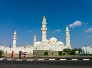 Kisah Sahabat Nabi Berputar Arah Kiblat di Tengah Salat