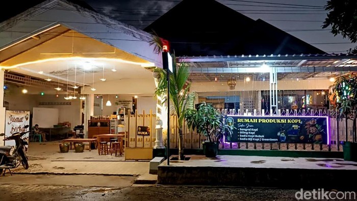 Menikati ragam kopi rempah di Situbondo Menikati ragam kopi rempah di Situbondo