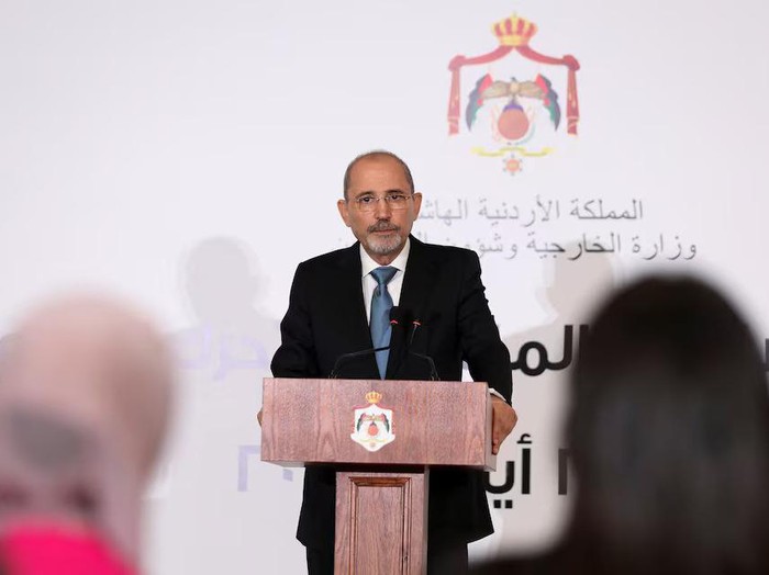 Jordanian Foreign Minister Ayman Safadi attends a press conference, in Amman, Jordan September 18, 2024. REUTERS/Alaa Al Sukhni/File photo Purchase Licensing Rights