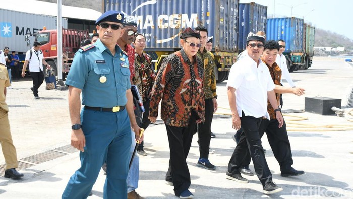 Menteri KKP turut melepas ekspor tuna kaleng senilai USD 450.000 dari Banyuwangi ke Kanada.