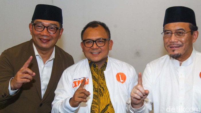 Cagub-cawagub Jakarta Ridwan Kamil (RK) dan Suswono bertemu anggota DPRD dari parpol pengusung pasangan RIDO. Pertemuan membahas strategi pemenangan di Pilgub Jakarta 2024.
