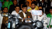 RK-Suswono memberikan keterangan pers usai pertemuan.