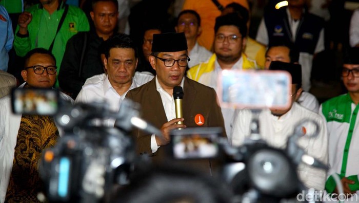 Cagub-cawagub Jakarta Ridwan Kamil (RK) dan Suswono bertemu anggota DPRD dari parpol pengusung pasangan RIDO. Pertemuan membahas strategi pemenangan di Pilgub Jakarta 2024.