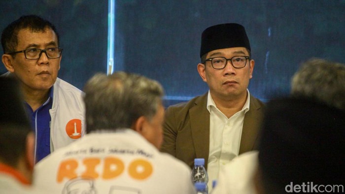 Momen RK Temui Anggota DPRD Pengusung RIDO Cagub-cawagub Jakarta Ridwan Kamil (RK) dan Suswono bertemu anggota DPRD dari parpol pengusung pasangan RIDO. Pertemuan membahas strategi pemenangan di Pilgub Jakarta 2024.