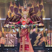 Selain kostum nasional, Ivan Gunawan dan Tim Yayasan Dunia Mega Bintang telah menyiapkan busana sebanyak kurang lebih 60 looks, yang terdiri dari outfit untuk kegiatan daily dan gaun pamungkas karya desainer Vietnam, Brian Vo untuk Miss Grand Indonesia 2024, Nova Liana. Foto: Dok. Yayasan Dunia Mega Bintang