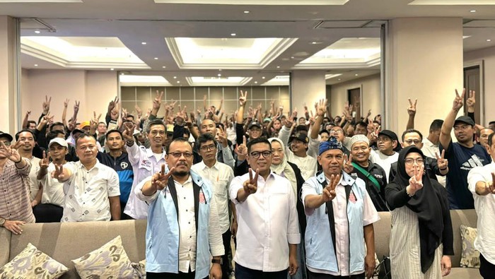 Para buruh di Banten mendukung pasangan calon gubernur dan wakil gubernur Banten, Andra Soni-Dimyati. (Dok istimewa)