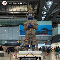 Baby Zoe yang masih berusia 1 bulan juga sudah diajak travelling bersama orang tuanya. Terlihat baby Zoe yang masih tertidur pulas meski tengah dibawa jalan-jalan. Foto: Instagram/@patriciagouw