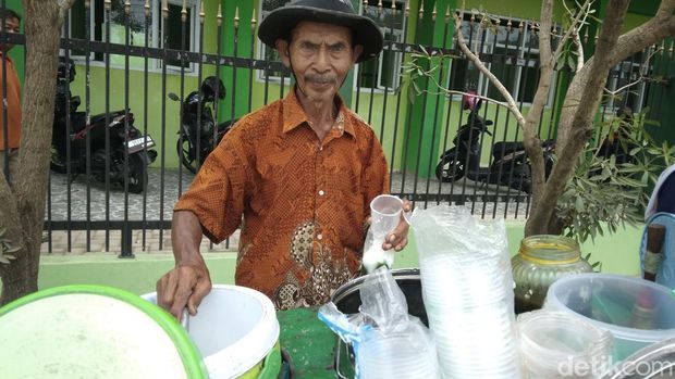 Pedagang Es Cuwing di Cirebon.