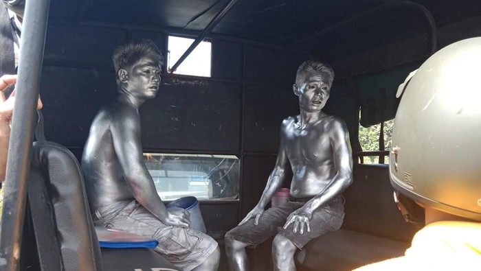 Penertiban manusia Silver di Jalan Mataram, Kota Jogja, Minggu (29/9).