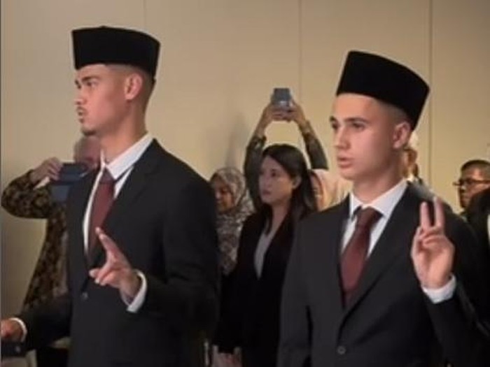 Pengambilan sumpah WNI Eliano Reijnders dan Mess Hilger (Foto: Instagram @erikthohir)
